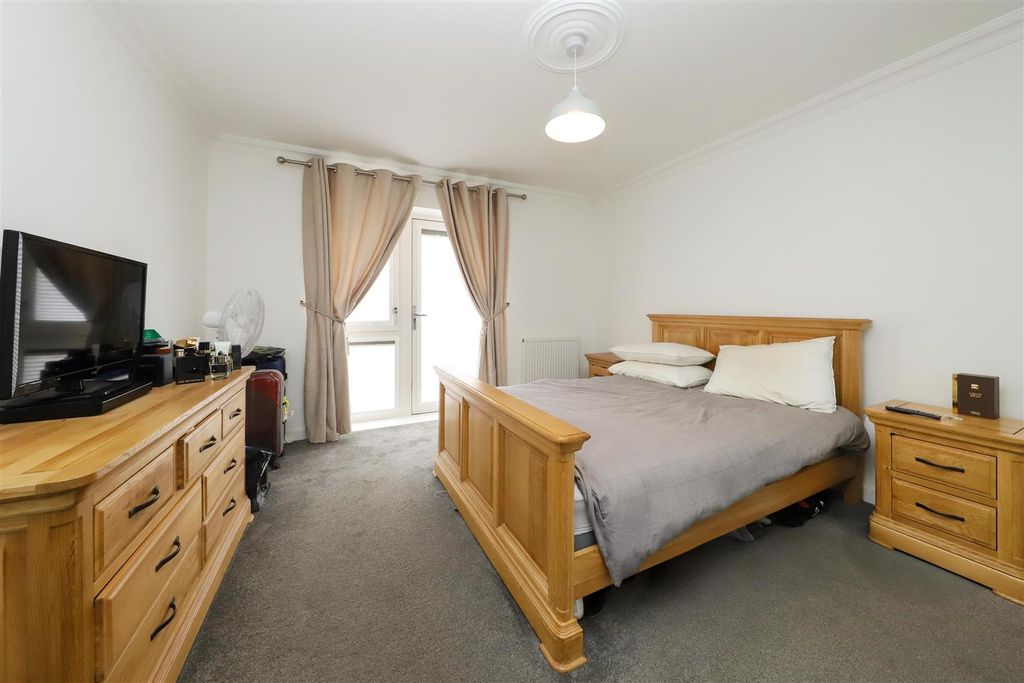 Property photo 3 of 9