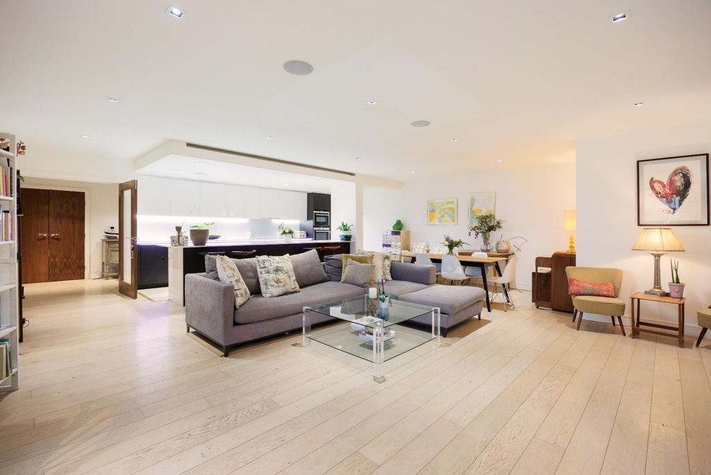 Property photo 1 of 15 Kew Bridge Road 26 (01 Of 17) (1).Jpg