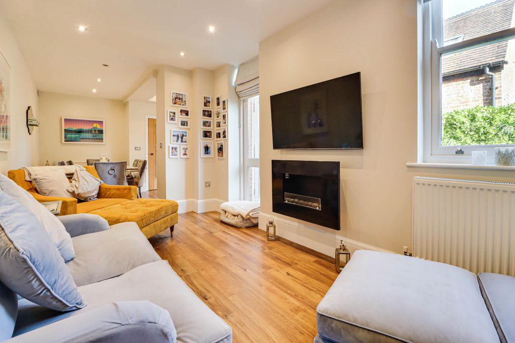 Property photo 2 of 19 Reception