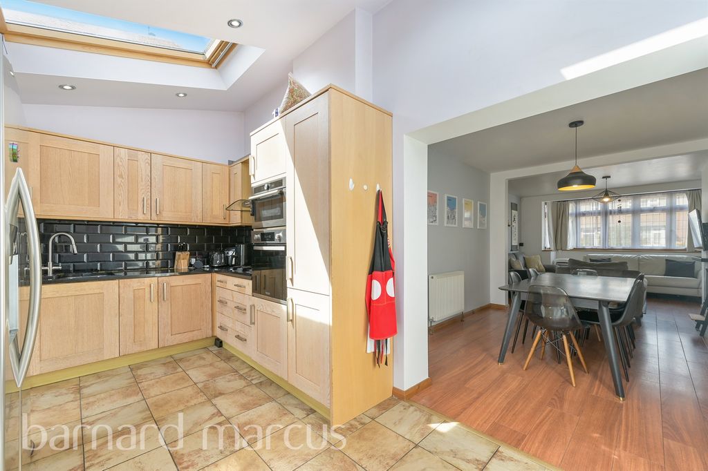Property photo 3 of 12