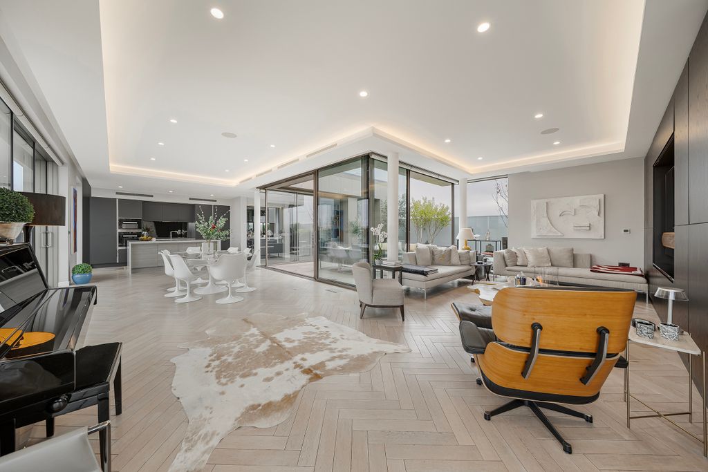 Property photo 2 of 20