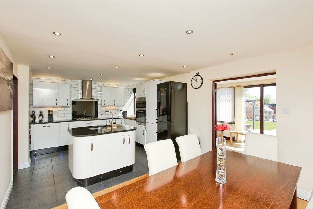 Property photo 3 of 21 Kitchen Diner