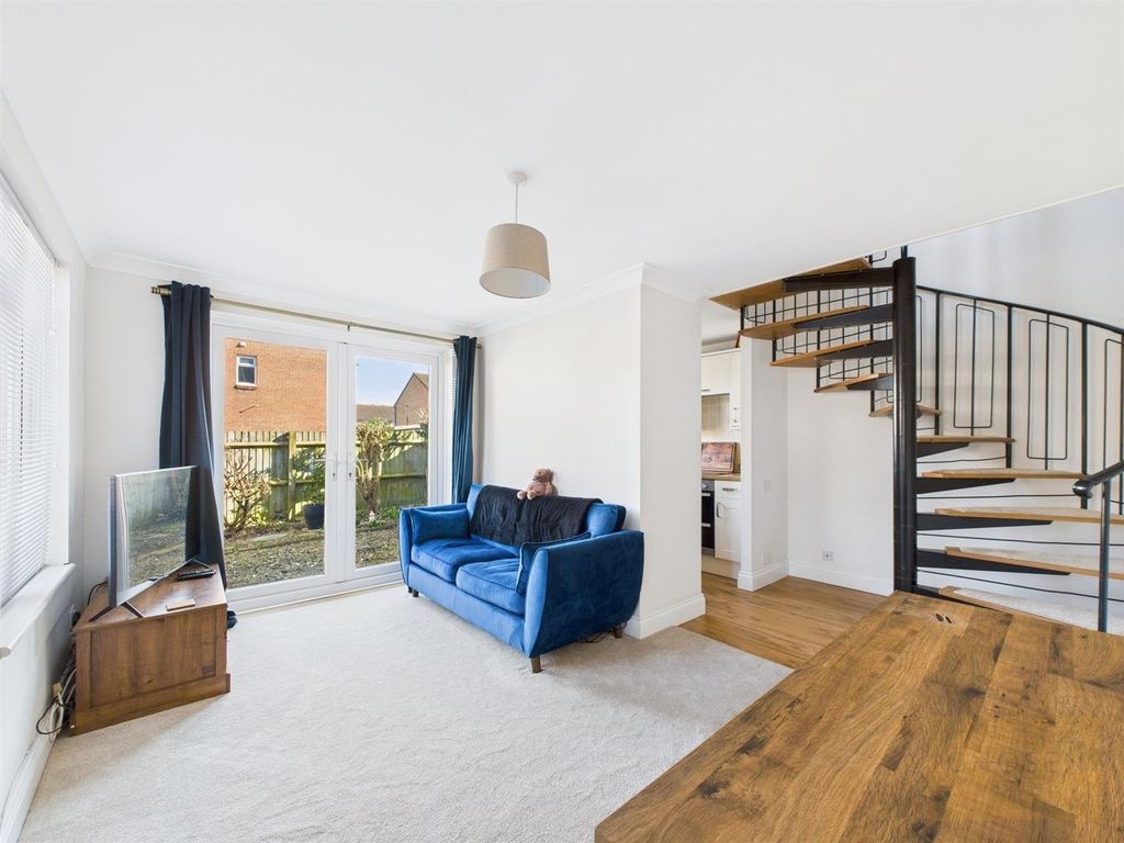 Property photo 2 of 9