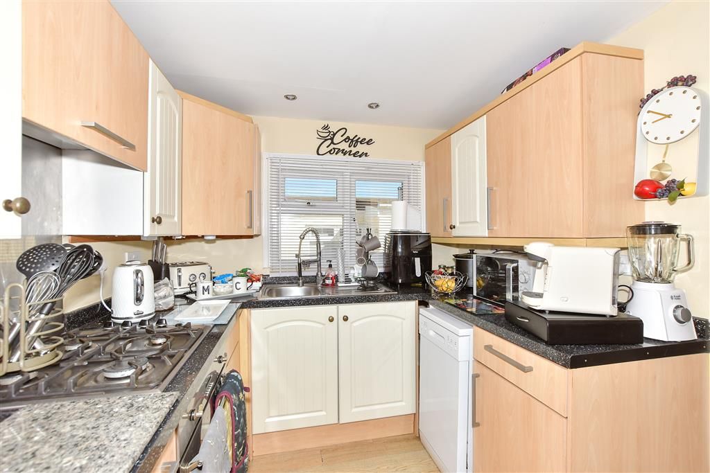 Property photo 1 of 7 Kitchen