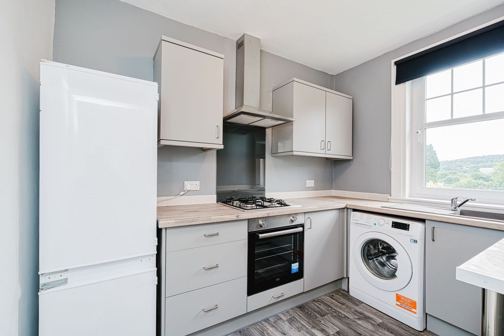 Property photo 2 of 16 Kitchen2