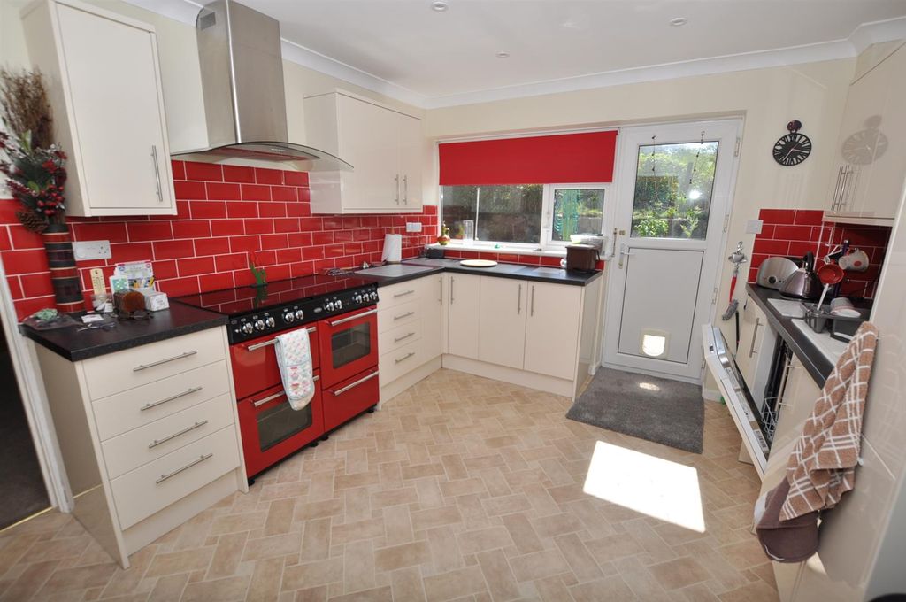 Property photo 2 of 16 Kitchen