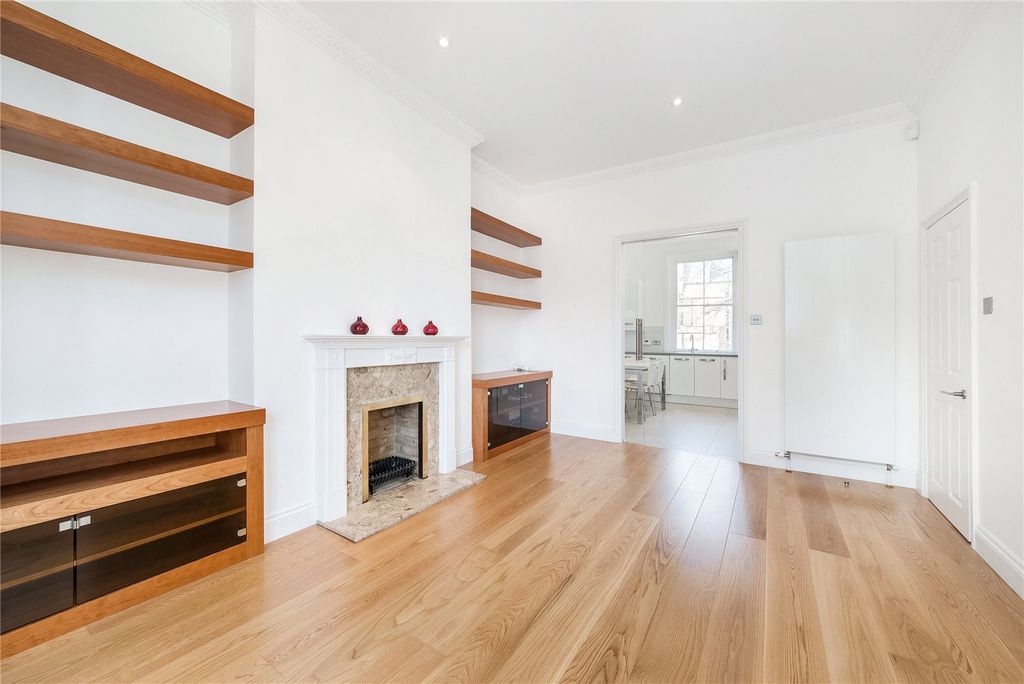 Property photo 2 of 16 Picture No. 11