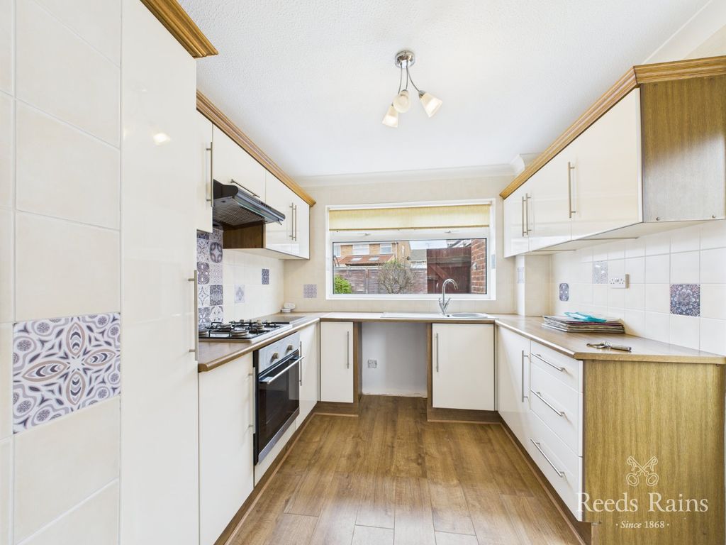 Property photo 3 of 16 Kitchen