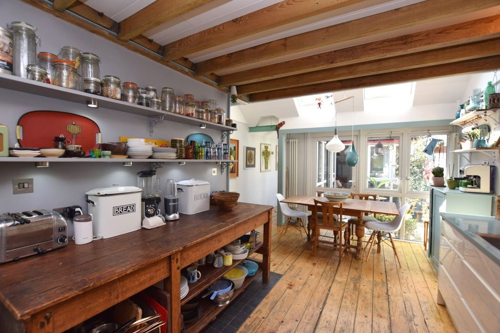 Property photo 1 of 16 Picture No. 14