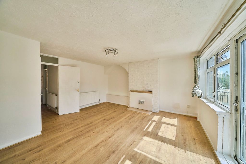 Property photo 3 of 21 Pbox-Img.Jpg