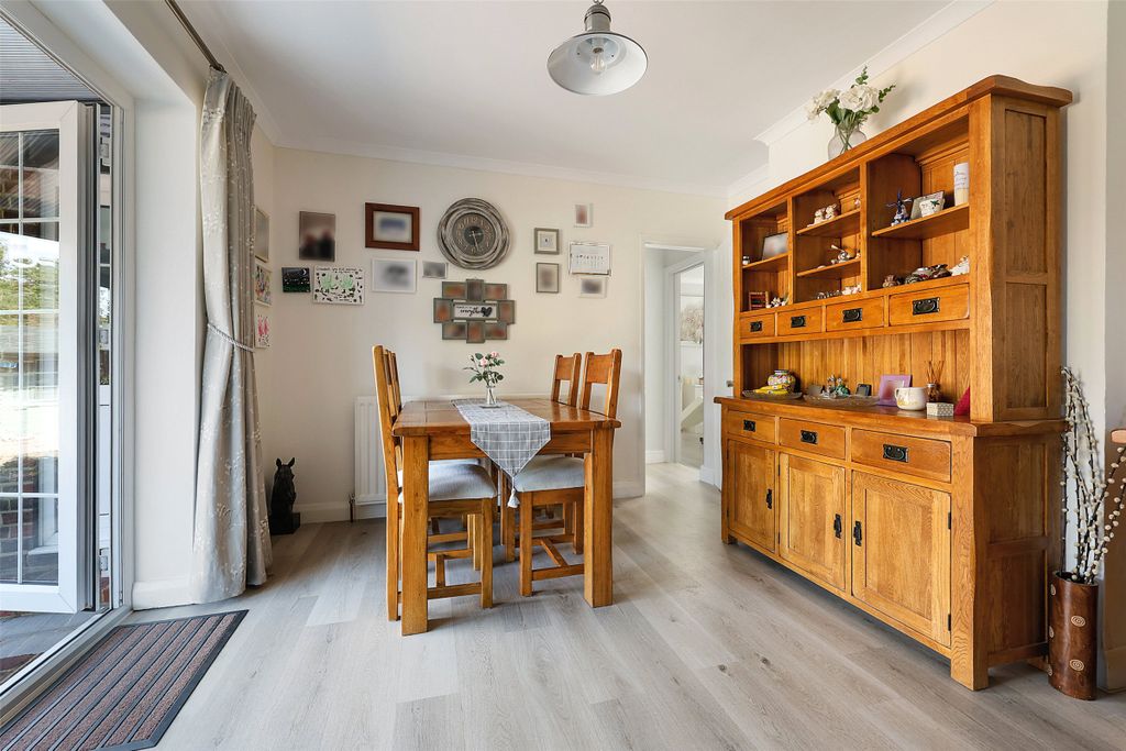 Property photo 3 of 19 Dining Area