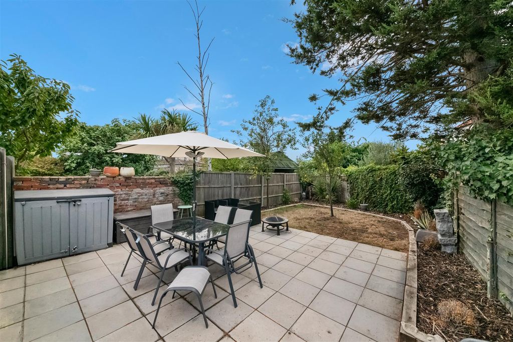 Property photo 2 of 11
