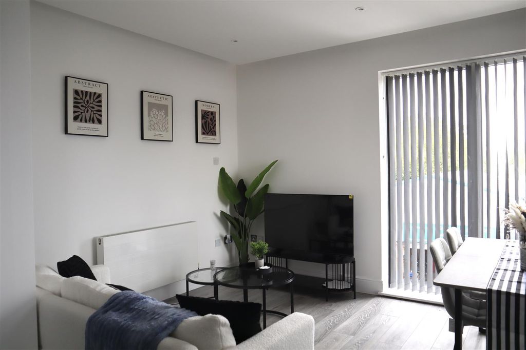 Property photo 3 of 10 Living.Jpg