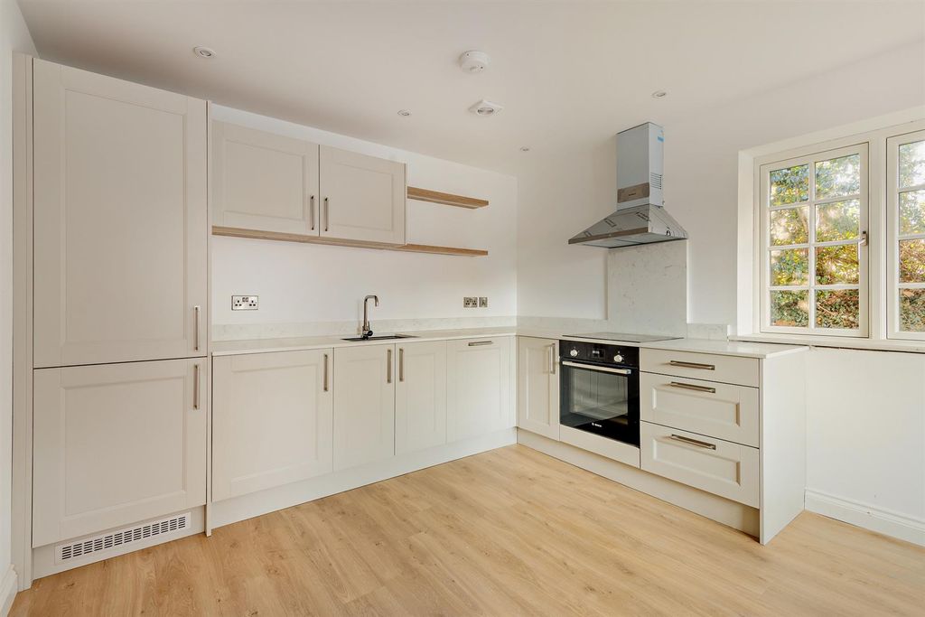 Property photo 2 of 19 8674000-Interior08-800.Jpg