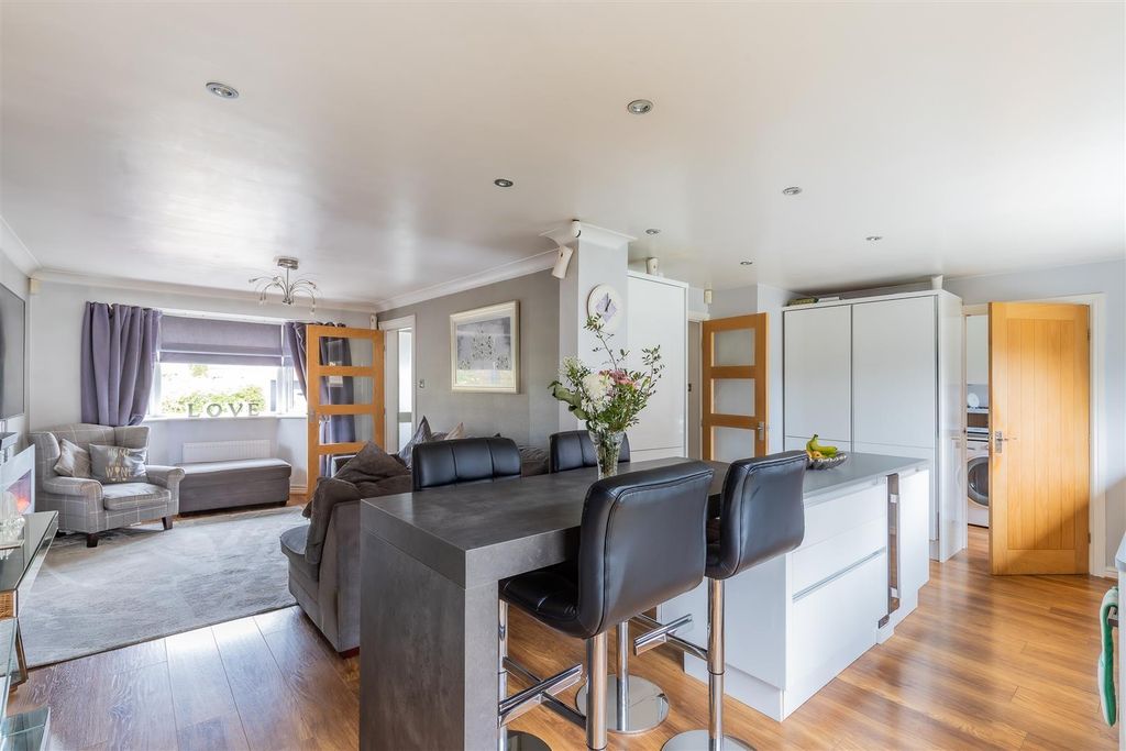 Property photo 2 of 28 2 (16 Of 28).Jpg