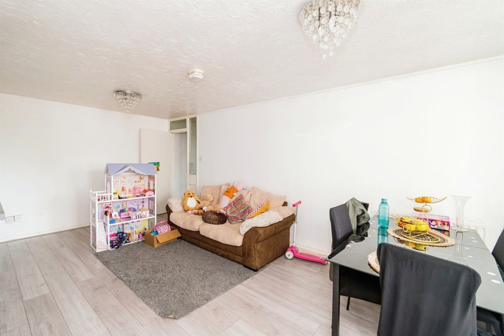 Property photo 1 of 11 Image
