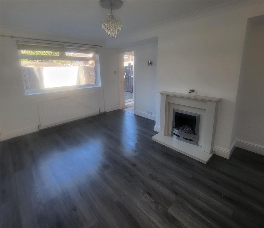 Property photo 2 of 5 42 Gaskell Lounge .Jpg