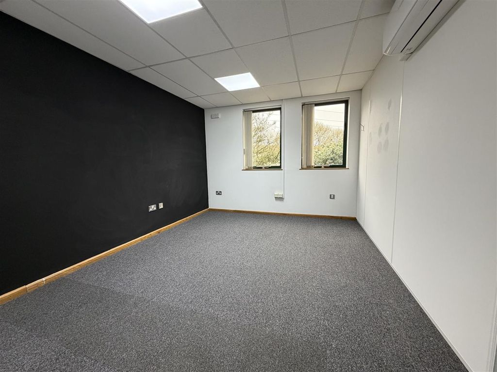 Property photo 3 of 10 Image00006.Jpeg