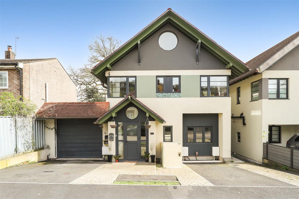 Property photo 2 of 35
