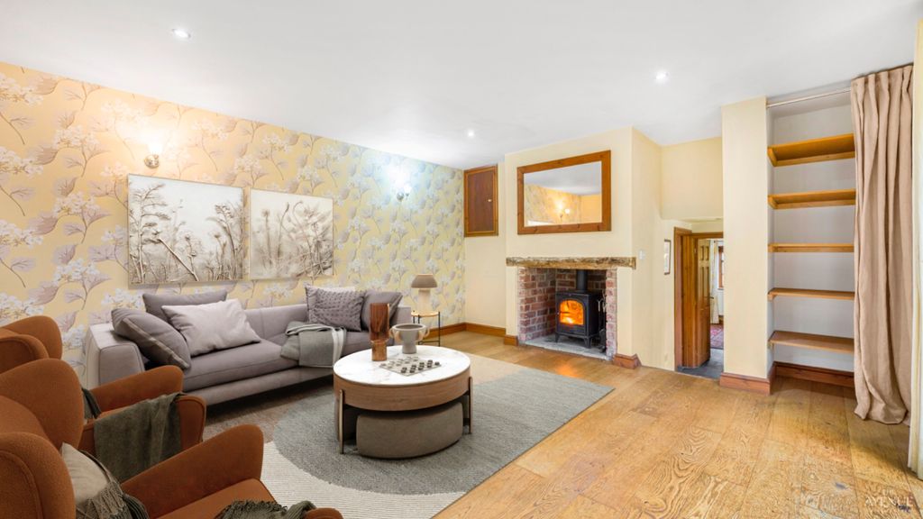 Property photo 2 of 26 3765396