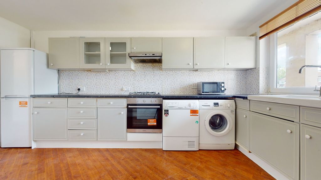 Property photo 2 of 28