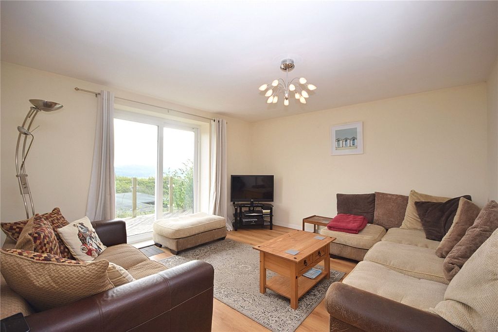Property photo 2 of 11 Picture No. 15