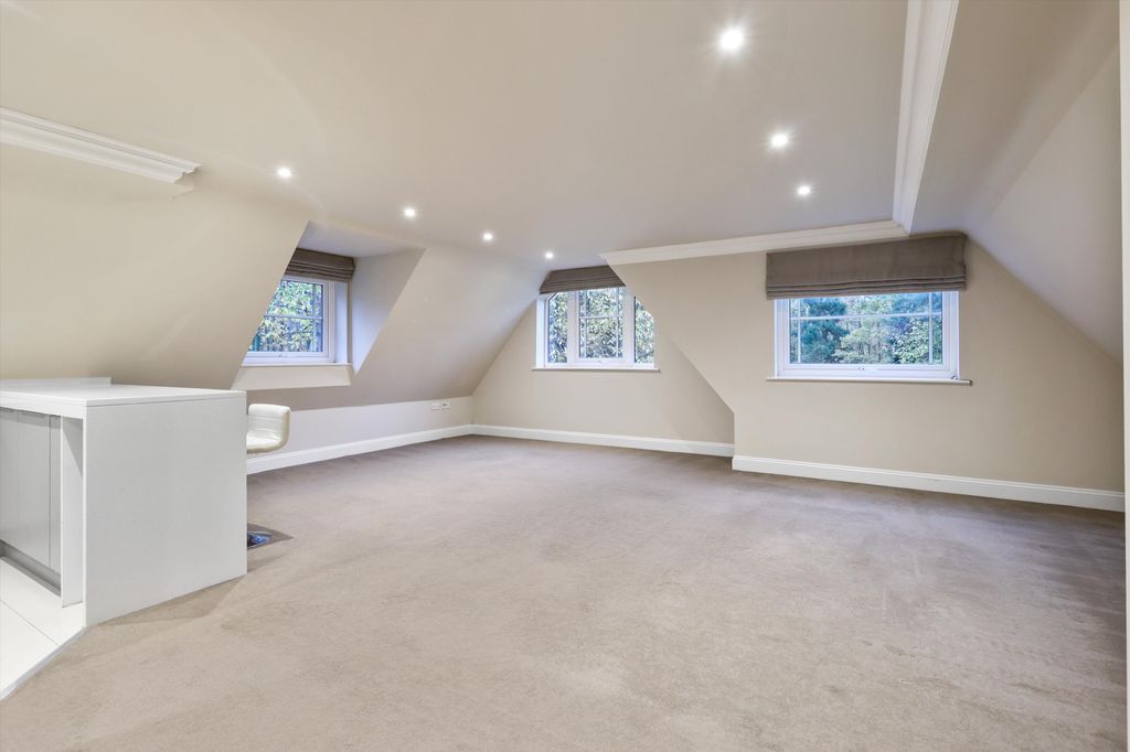 Property photo 2 of 13 Image