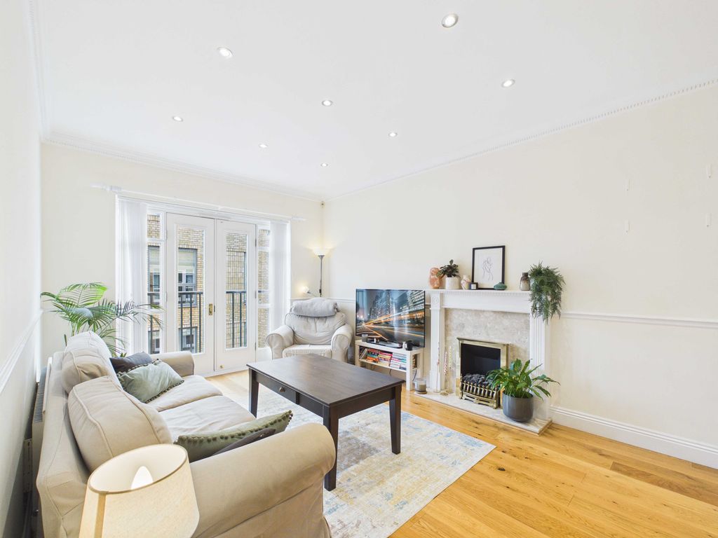 Property photo 1 of 11 Cam03741G0-Pr0165-Still014