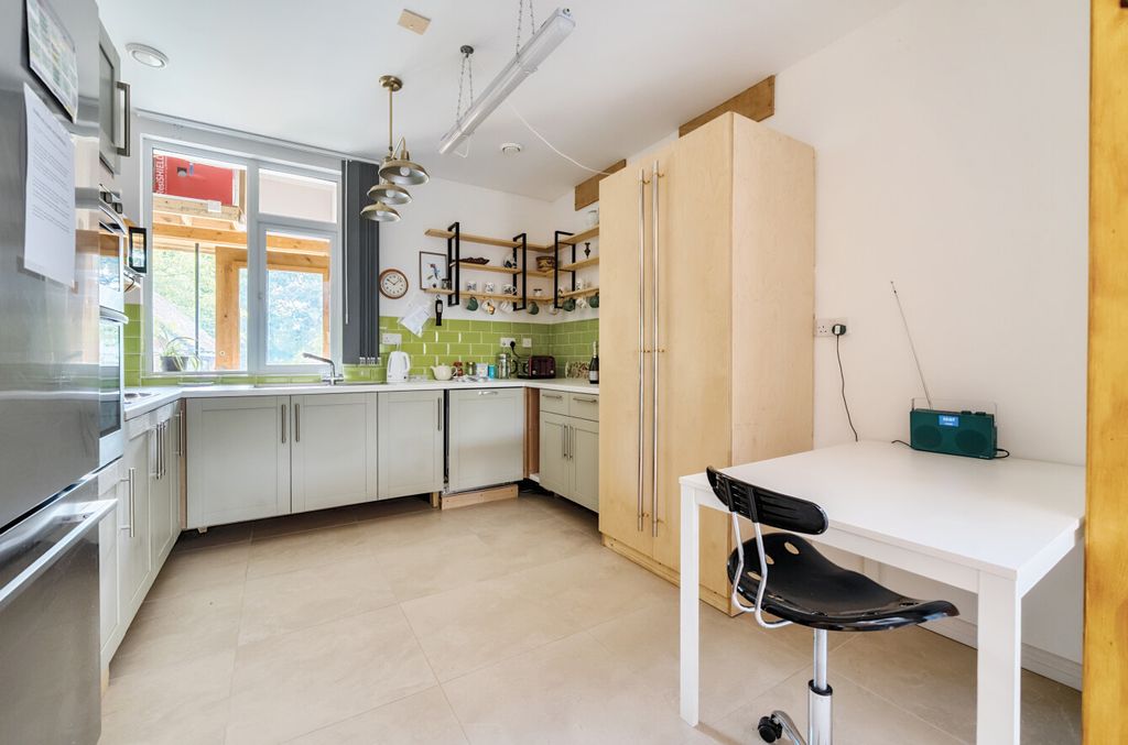 Property photo 3 of 21 1332899-20-688c9E...