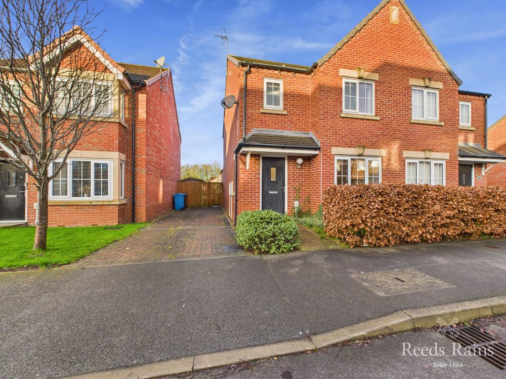 Property photo 1 of 21 Front Garden