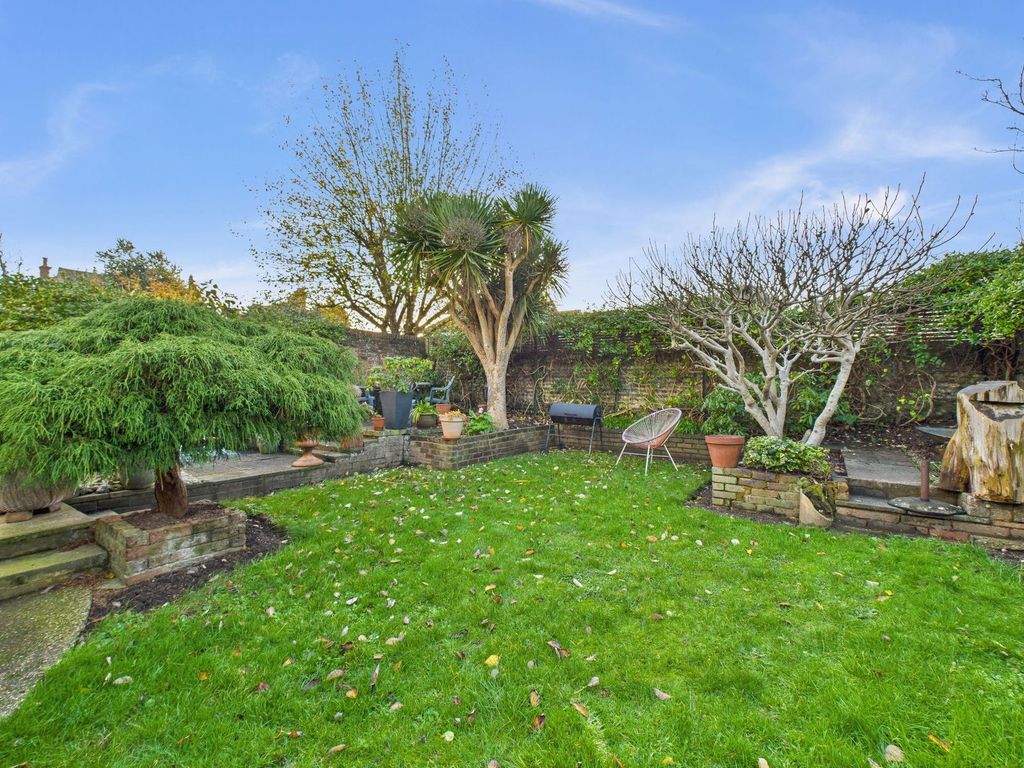 Property photo 2 of 21