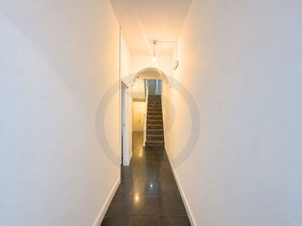Property photo 3 of 12 Hallway