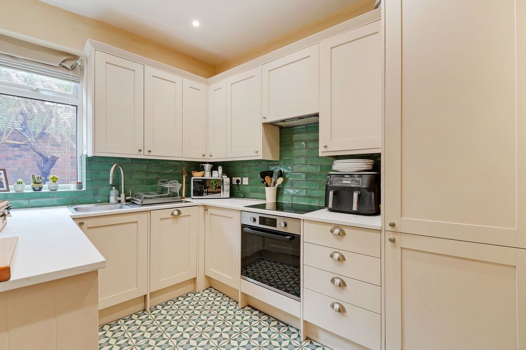 Property photo 3 of 26 Kitchen
