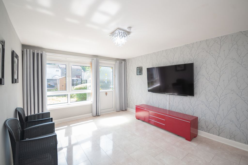 Property photo 3 of 14 Lounge
