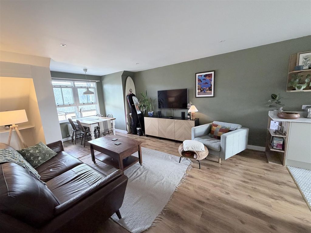 Property photo 2 of 7 Lounge