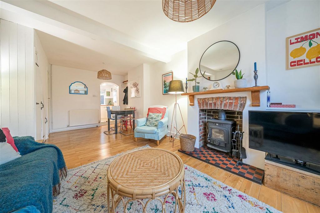 Property photo 3 of 11