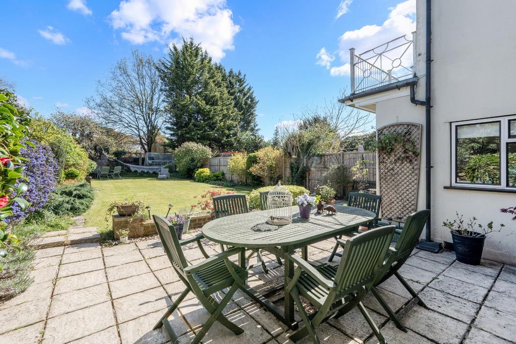 Property photo 3 of 21 Castle Avenue