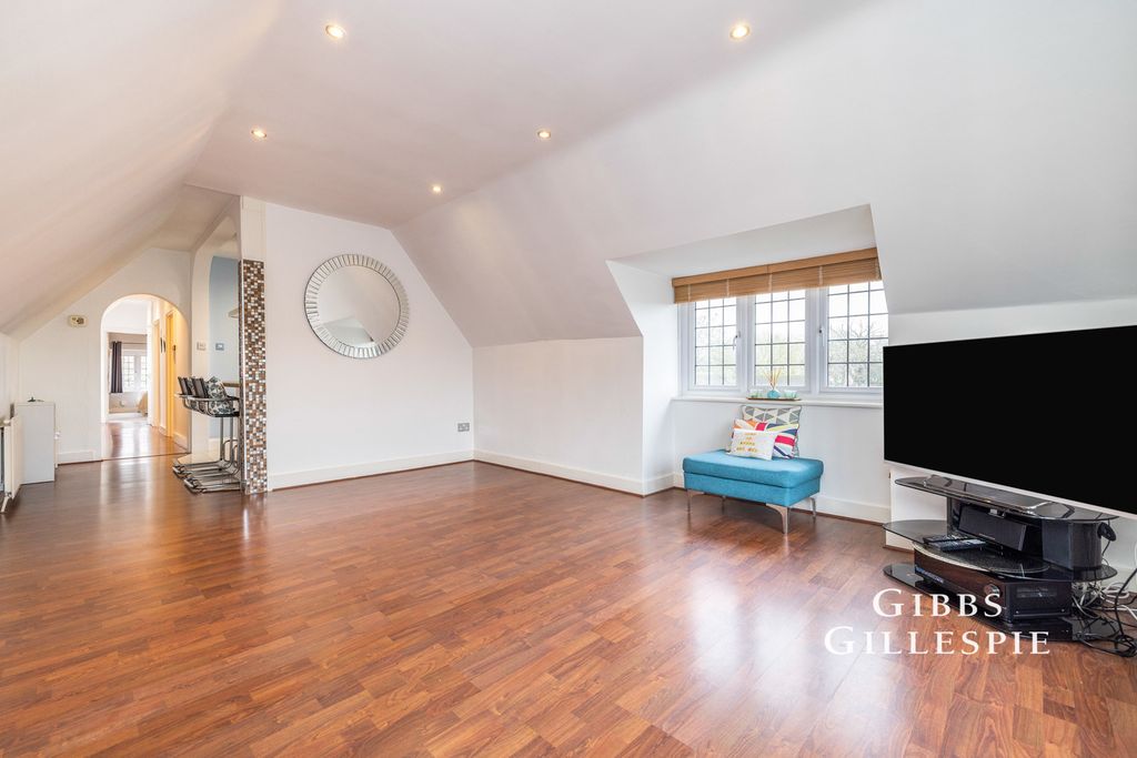 Property photo 2 of 10 Pbox-Img.Jpg