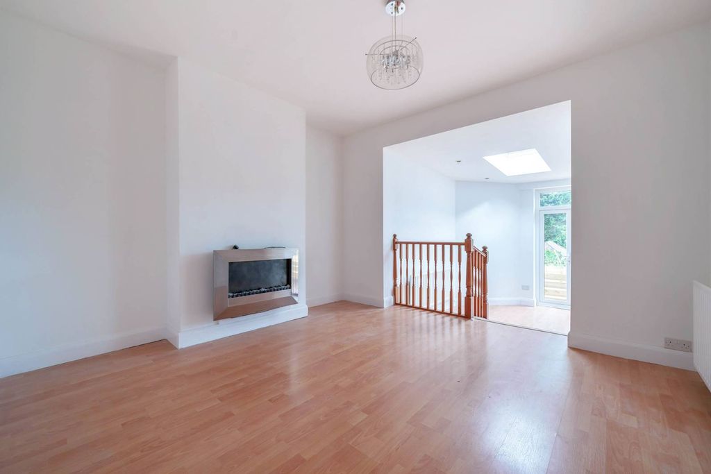 Property photo 3 of 16