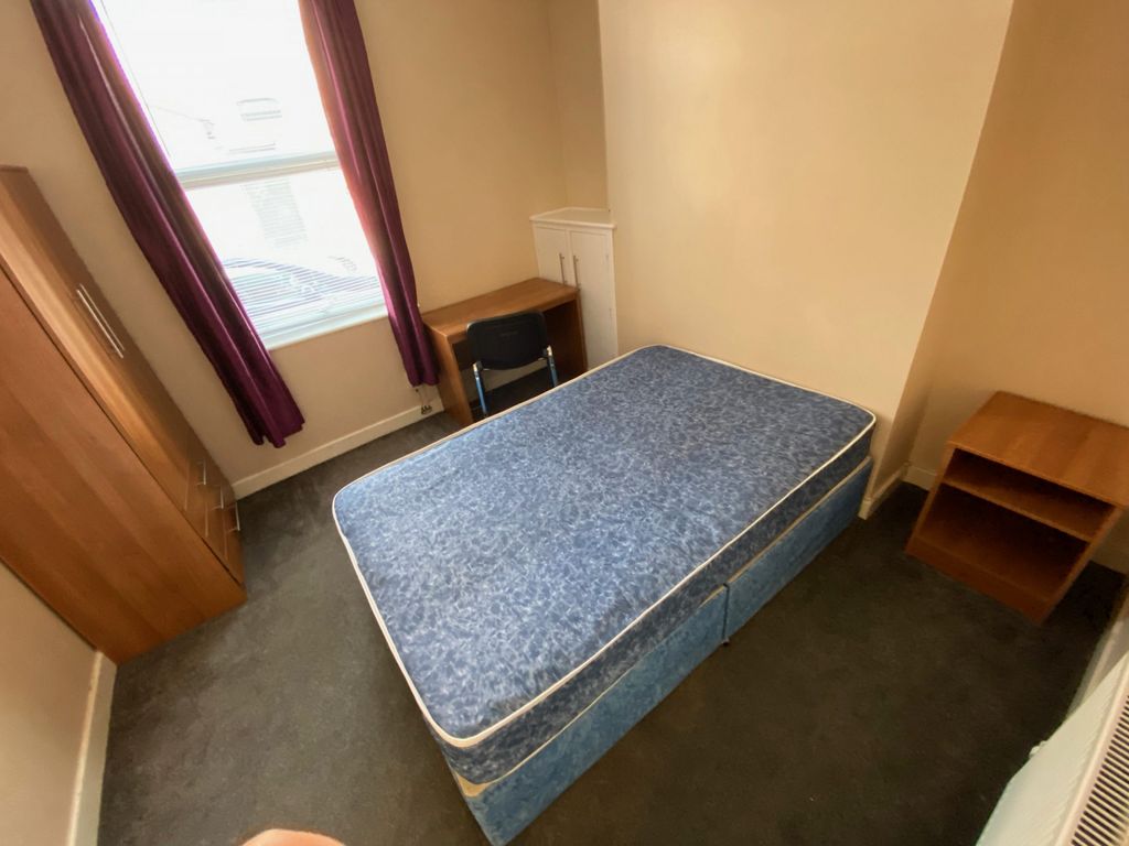 Property photo 3 of 9 Bedroom 1