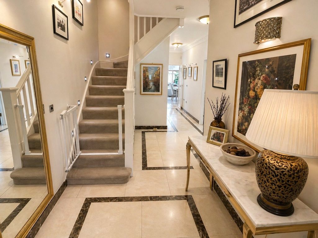 Property photo 2 of 15 Hallway