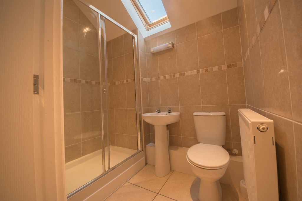 Property photo 3 of 9 Ensuite