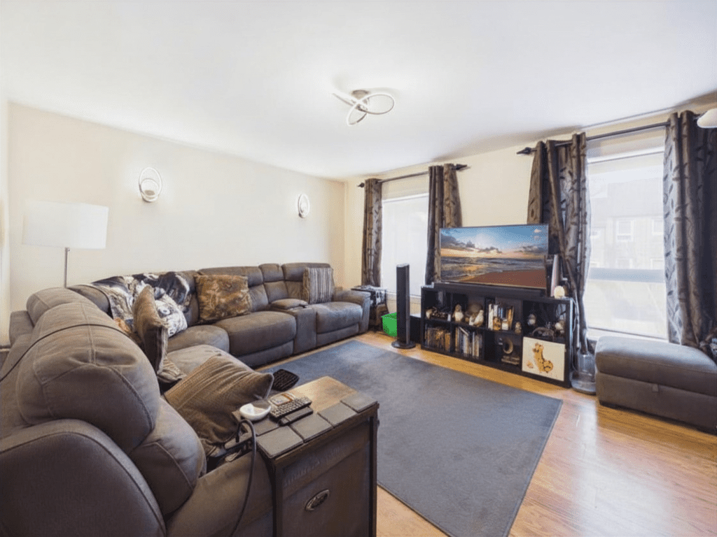 Property photo 2 of 21