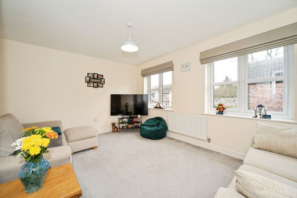 Property photo 3 of 16 Living Room