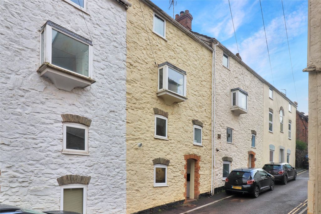 Property photo 3 of 16 3 - Picture No. 01