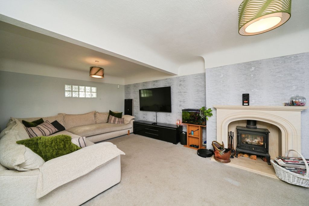 Property photo 1 of 22 Living Room