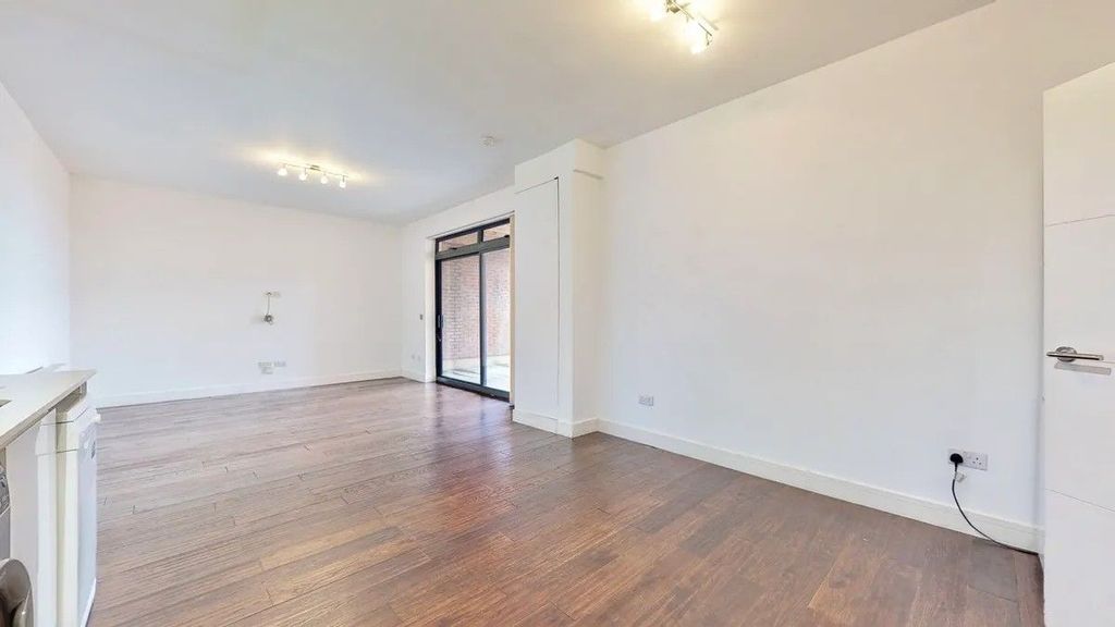 Property photo 1 of 4