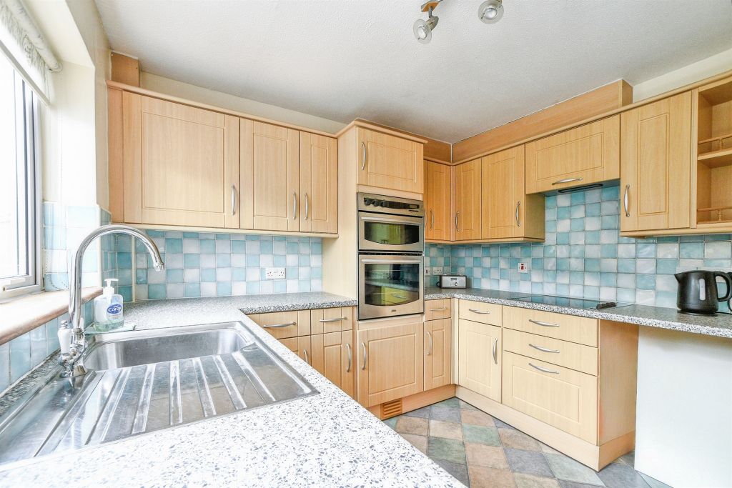 Property photo 3 of 17