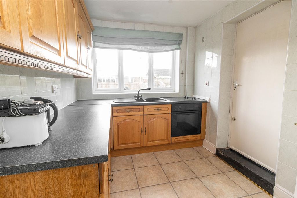 Property photo 3 of 13 Kitchen