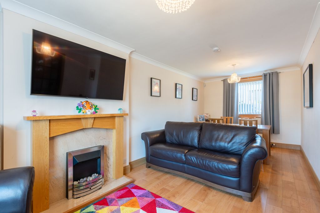 Property photo 2 of 25